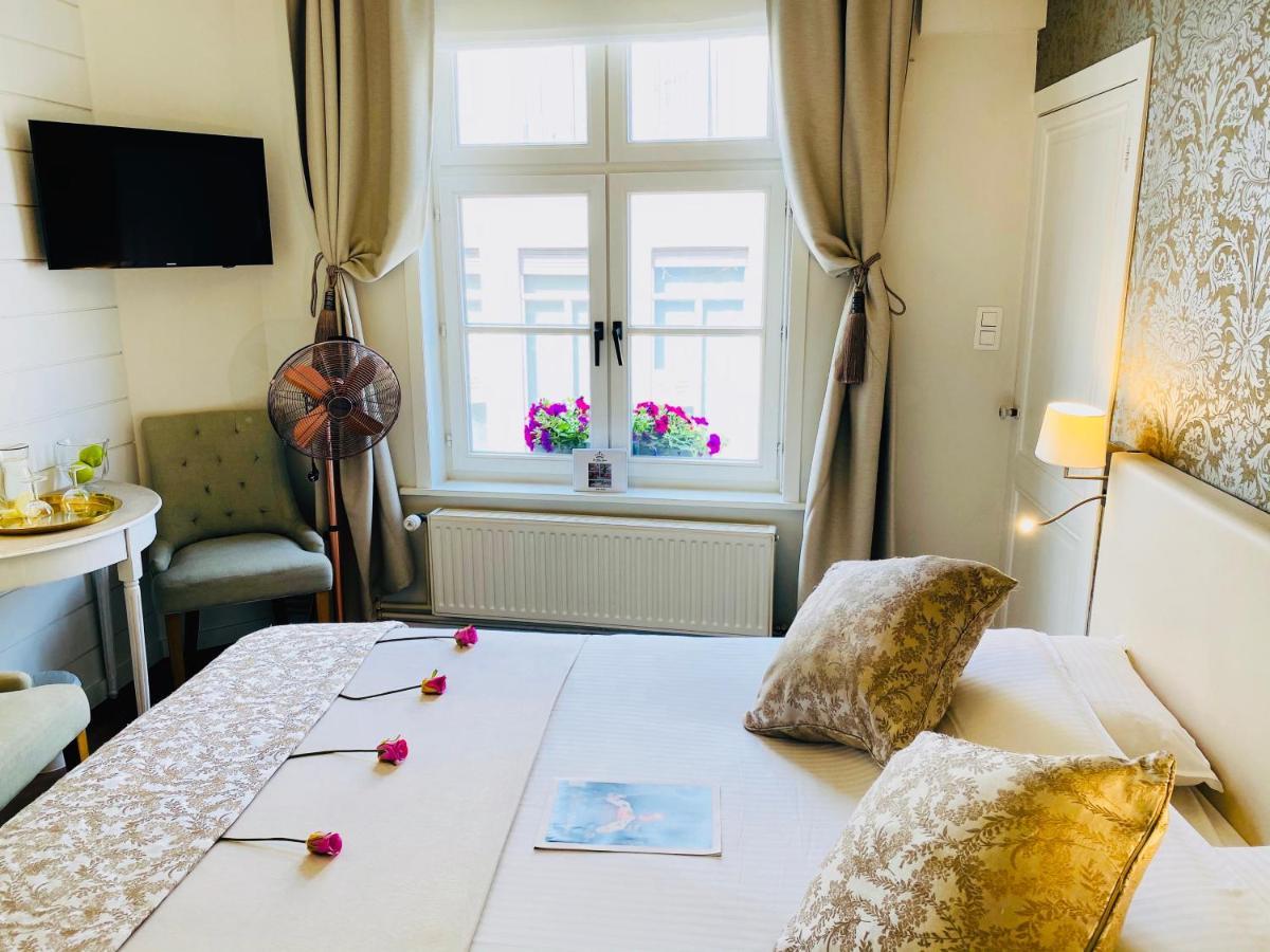 The White Queen 3* Bruges